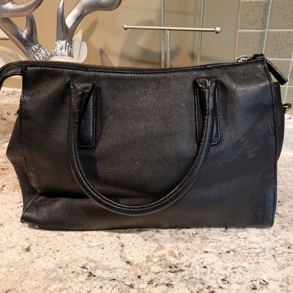 💚CLEARANCE💚 VARRIALE ITALIAN BLACK LEATHER SHOULDER BAG
